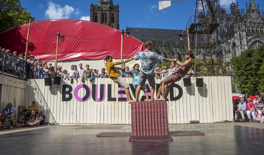 Uiteraard is er ook weer volop straattheater tijdens Theaterfestival Boulevard, hier een impressie van vorig jaar. Foto: Karin Jonkers (Yell & Yonkers)