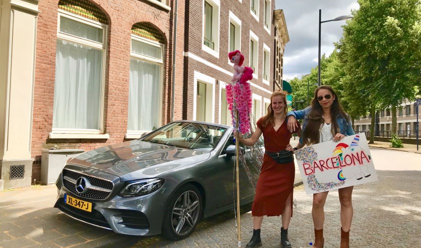 Ilvy Gielen en Daniëlle van den Berg voeren de ene na de andere challenge uit ter voorbereiding op hun avontuur