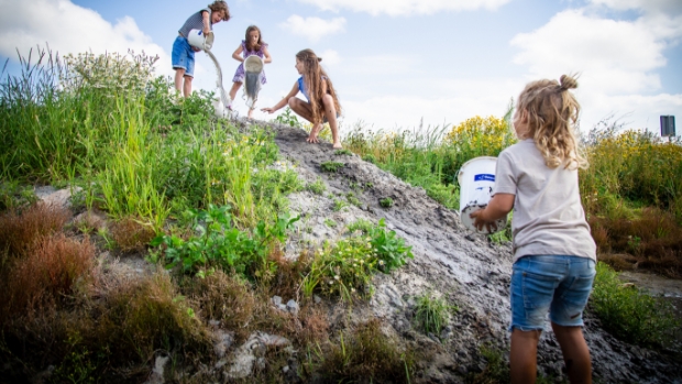 Kinderen in de speelnatuur bij De Marel