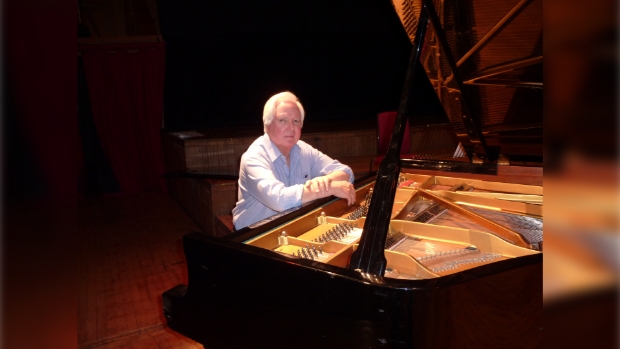 Robin Colvill repeteert in Fairfield Halls London 	 John Morgan 