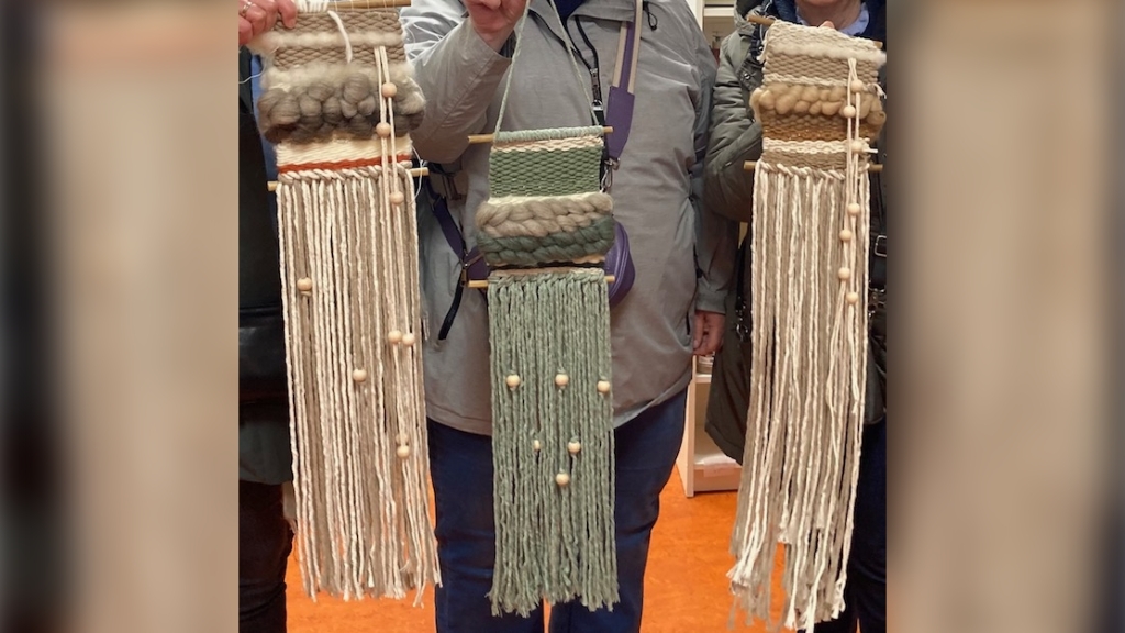 Mini wandhanger met o.a. Texelse schapenwol