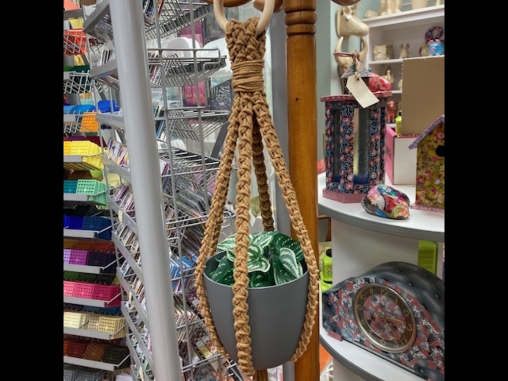 Gehaakte plantenhanger met Roemeens koord