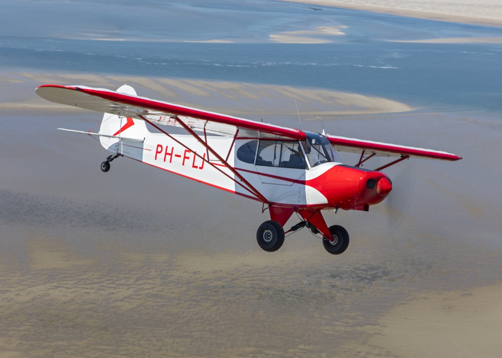 De fluisterstille  Piper Super Cub