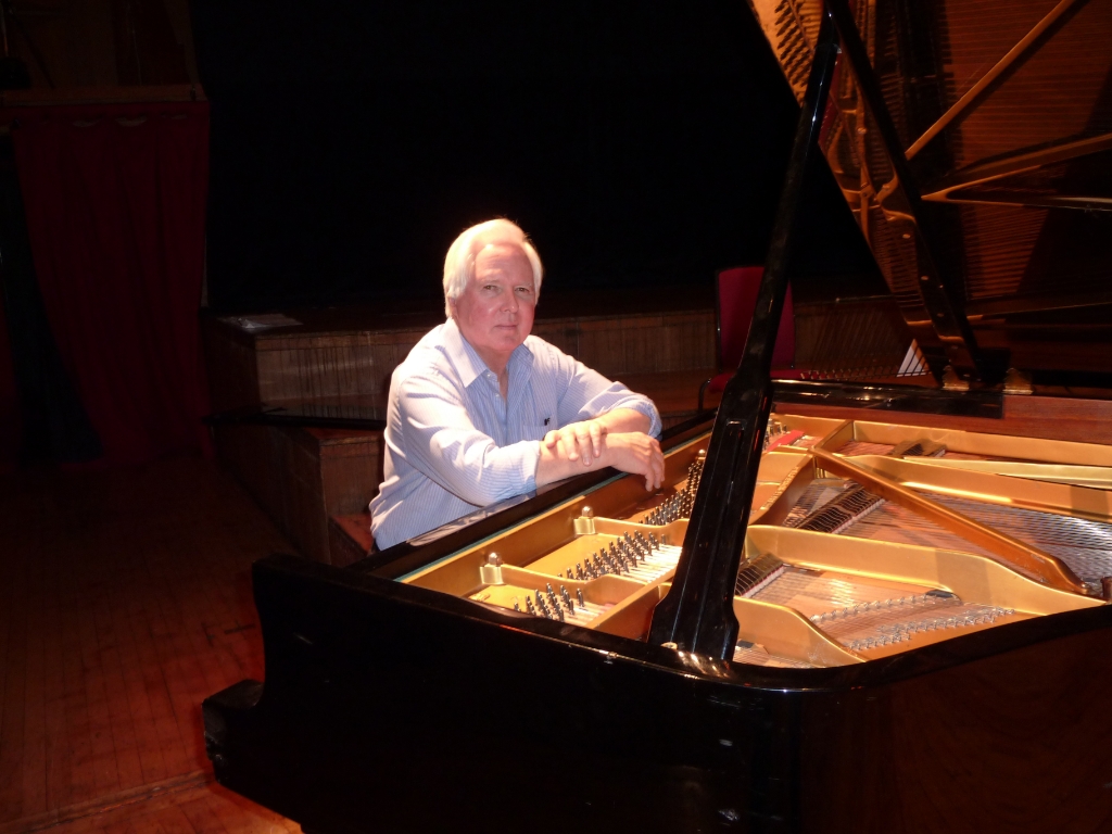 Robin Colvill repeteert in Fairfield Halls, Londen