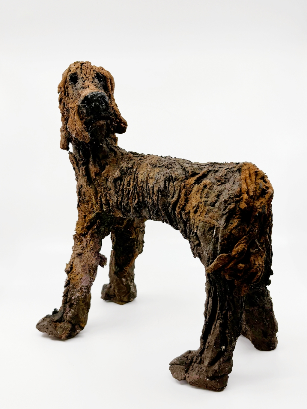 Annelies Deutekom: keramische hond