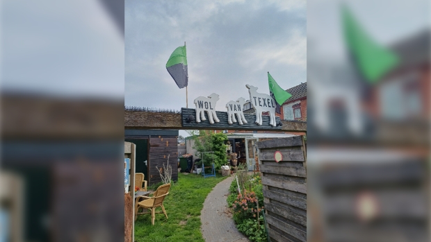 Ingang "wol van Texel" het kleinste wolwinkeltje van Texel 