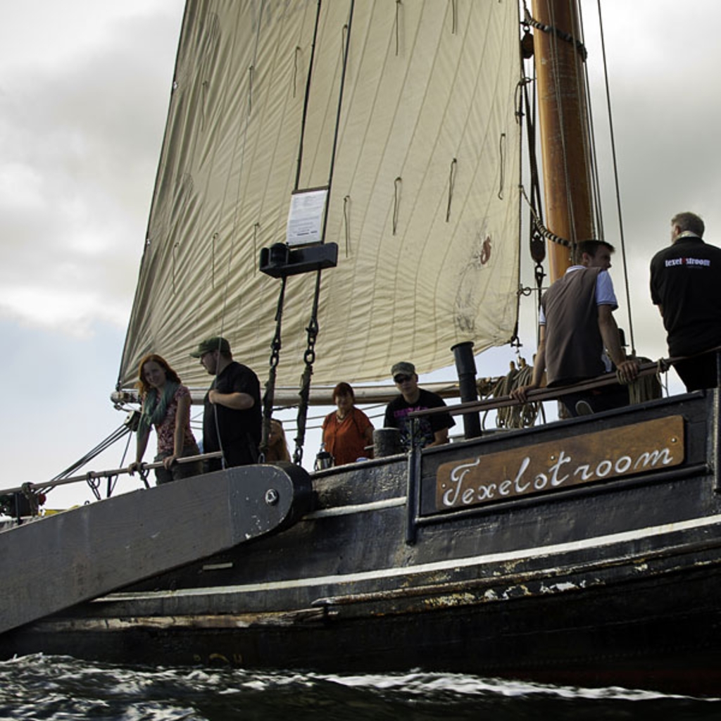 schip met bemanning en passagiers
