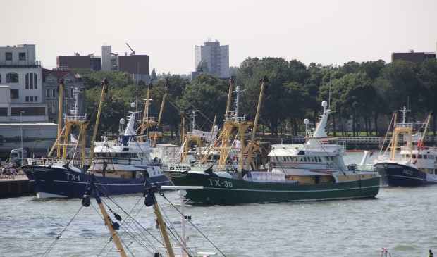 Noordzeekotters hielden uit protest tegen het EU-beleid een parade in Rotterdam.
(Foto Gerard Tanis)