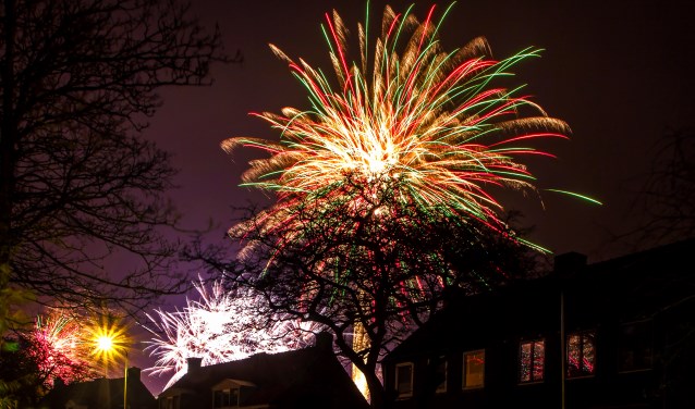Vuurwerk in Den Burg, vastgelegd door Justin Sinner Pictures.