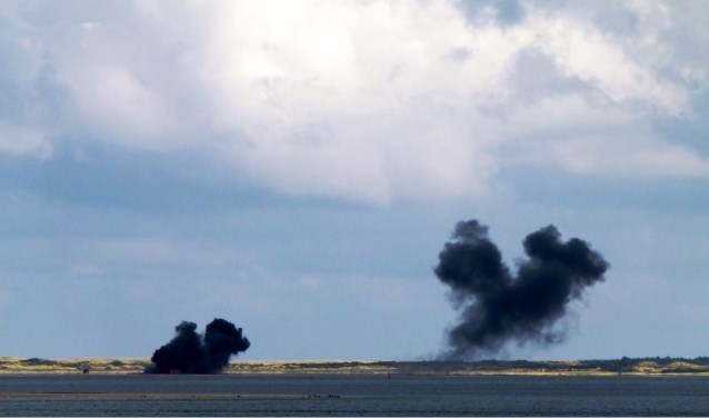 Bombardementen op de Vliehors. (Archieffoto Henk Leyen)