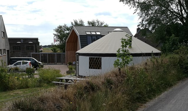 De yurt.