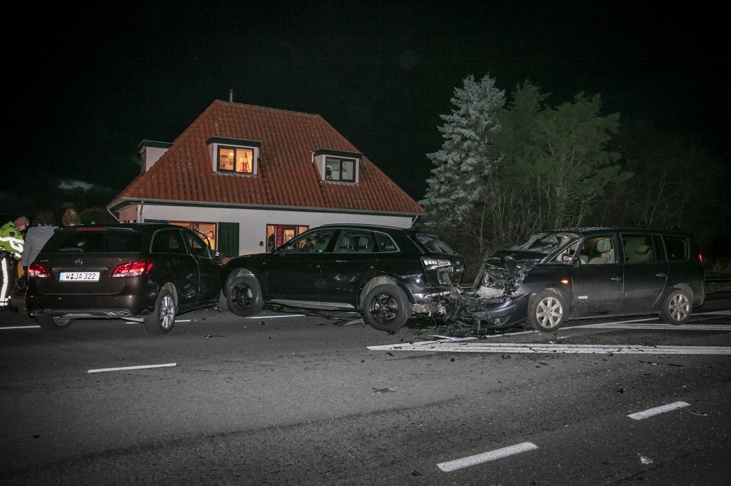 Beeld van de ravage na het ongeval.