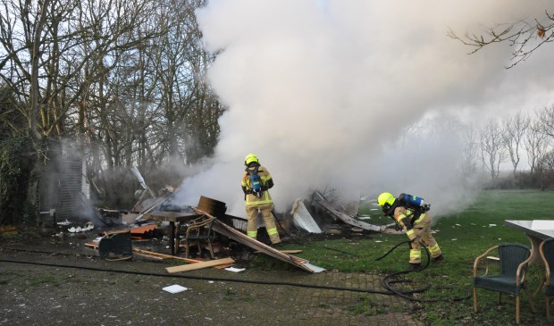 Van de stacaravan bleef weinig meer over.