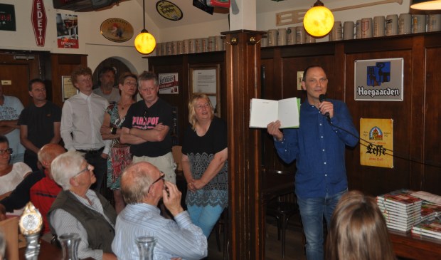 Kees Hopman presenteert het boek 'Ingezonden stukken' over Frans Hopman.