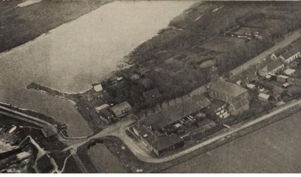 Luchtfoto De Cocksdorp in 1937.