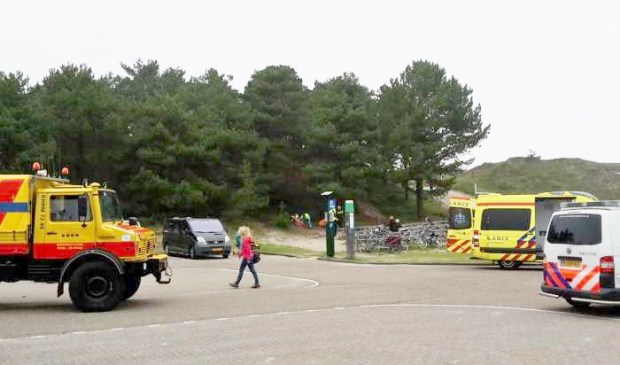 Whippertruck, politie en ambulance zijn ter plaatse op het parkeerterrein van Paal 21.