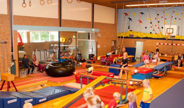 De gyminstuif in de Beatrixzaal in Den Burg.