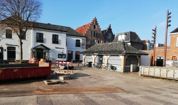 De Waag te midden van alle werkzaamheden.