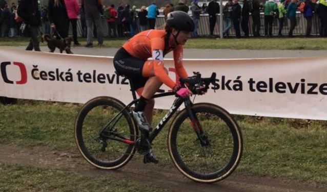 Denise Betsema op het EK veldrijden in Tsjechië in 2017.