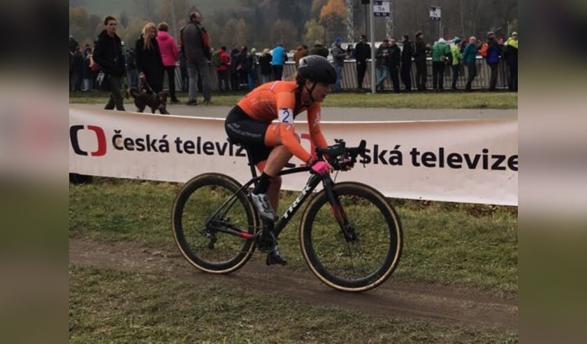 Denise Betsema op het EK veldrijden in Tsjechië in 2017.