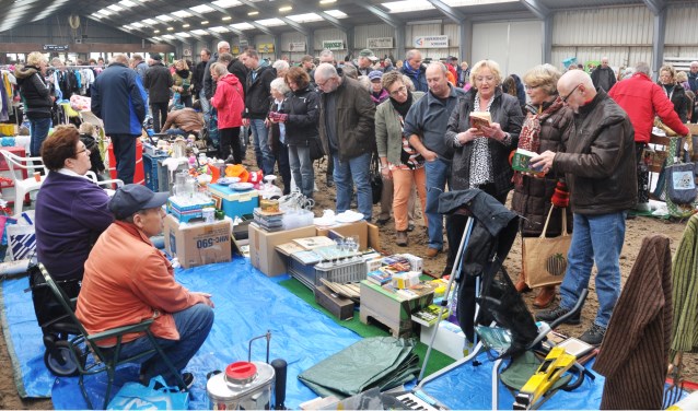 Snuffelen en rondneuzen op Zwarte Markt.