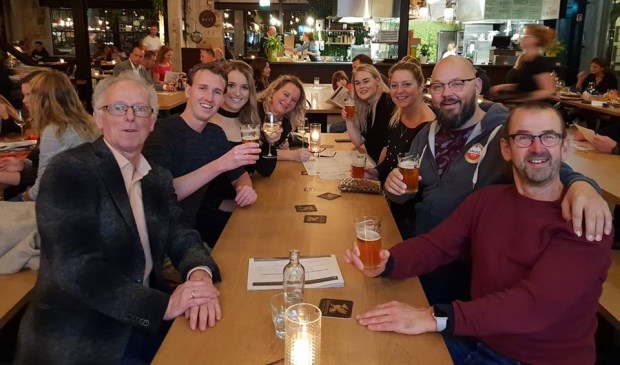 Medewerkers van De Slock en de 12 Balcken gezamenlijk aan tafel in Hilversum.