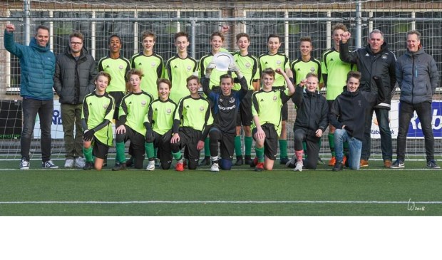 Het elftal van de JO15-1.