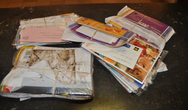 De gedumpte post die in Den Burg werd gevonden.