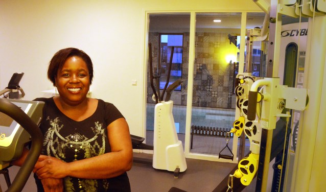 Fysiotherapeute Claudette Chanetsa in haar nieuwe praktijk Synergy Texel aan de Verzetstraat in Den Burg.
