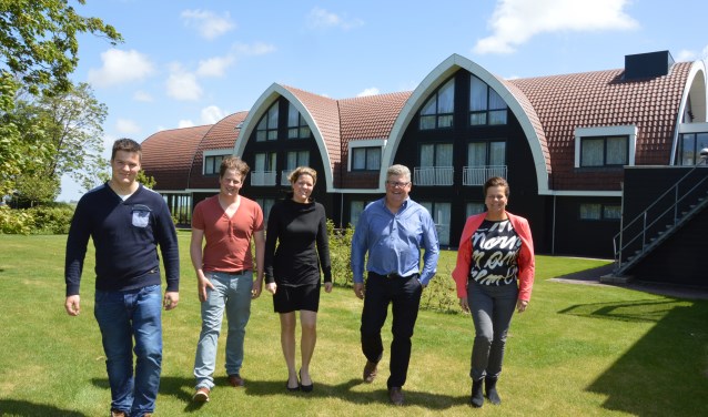 De familie Langeveld bij Hotel Texel aan de Postweg.