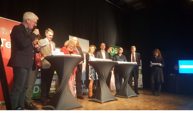 Tessa van Daalen en Henk Slikker presenteerden het verkiezingsdebat.