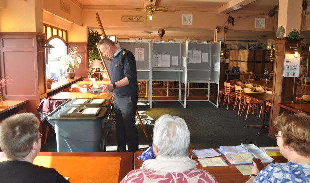 Stemmen in het Havenrestaurant op 't Horntje.