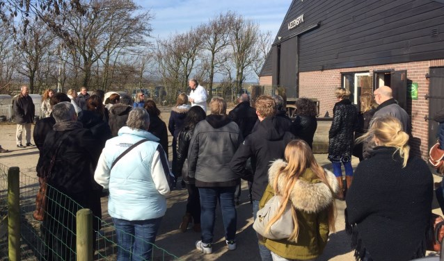 Bezoekers krijgen uitleg bij Wezenspyk.