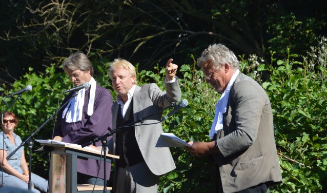 Aart van den Brink en Lodewijk en Nico Dros voeren hun hagepreek weer op.