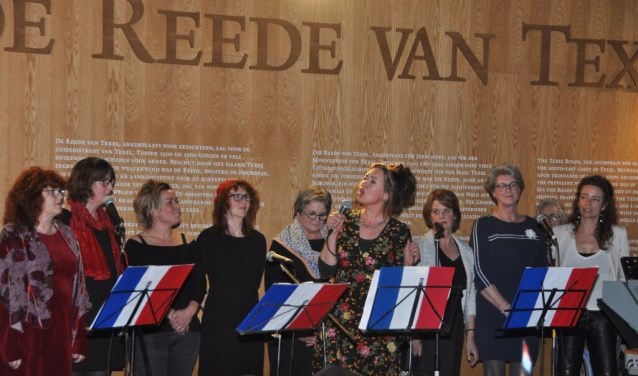 Vrijdagavond onder meer een optreden van de Chansongroep, begeleid door Claudia Reij.