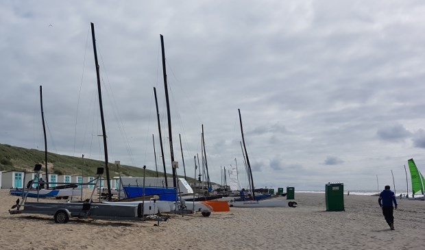 De eerste catamarans bij Paal 17.