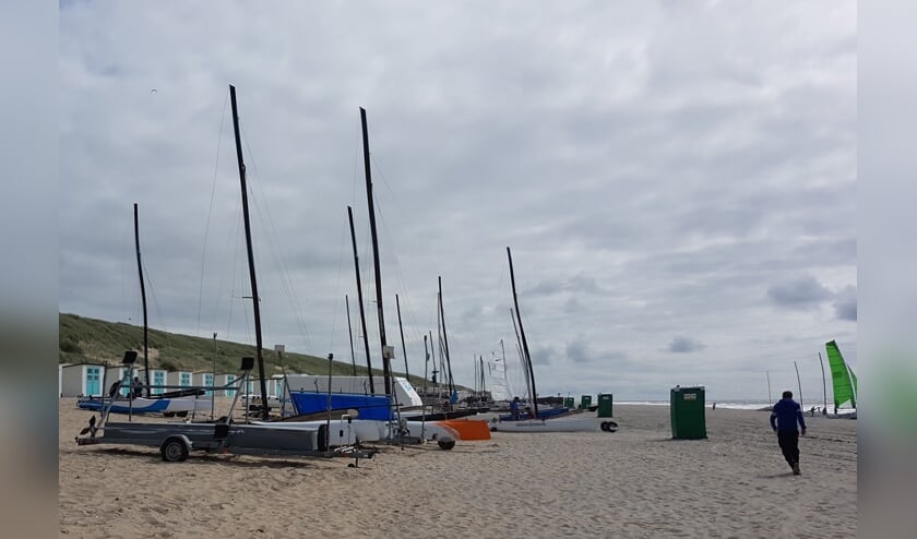 De eerste catamarans bij Paal 17.