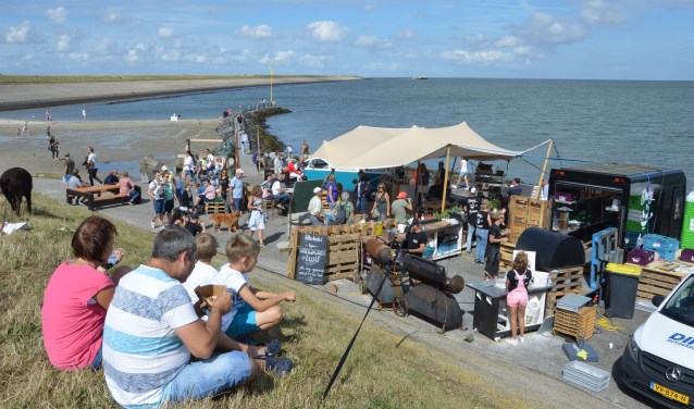 Relaxen op het Beach Food Festival in 2017.