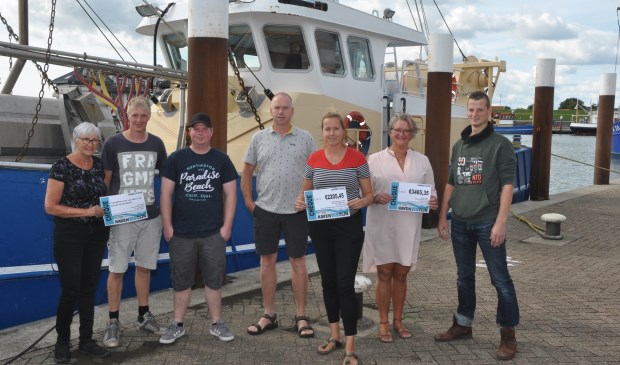 Giften van het HavenVIStijn voor de Texelse EHBO, de Stichting Kind en Brandwond en het Huis van Tante Jans.