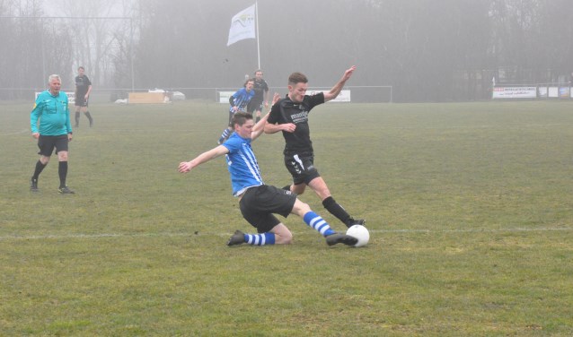 Een eerdere derby tussen ZDH en De Koog.