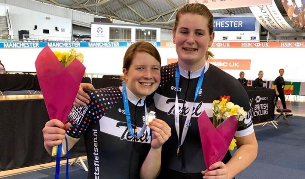 Het tweede zilver voor Larissa en Imke.