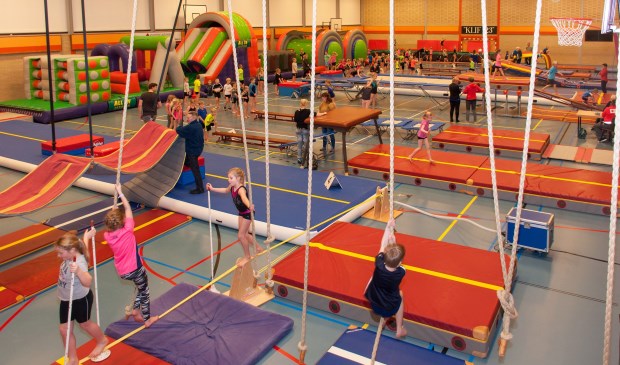 Er was volop uitgepakt in de sporthal.