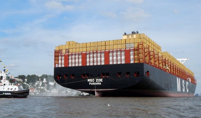 De Zoë die ten noorden van Borkum circa dertig containers verloor.
