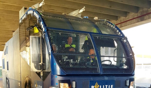 De waterwerper bij de boot in Den Helder.