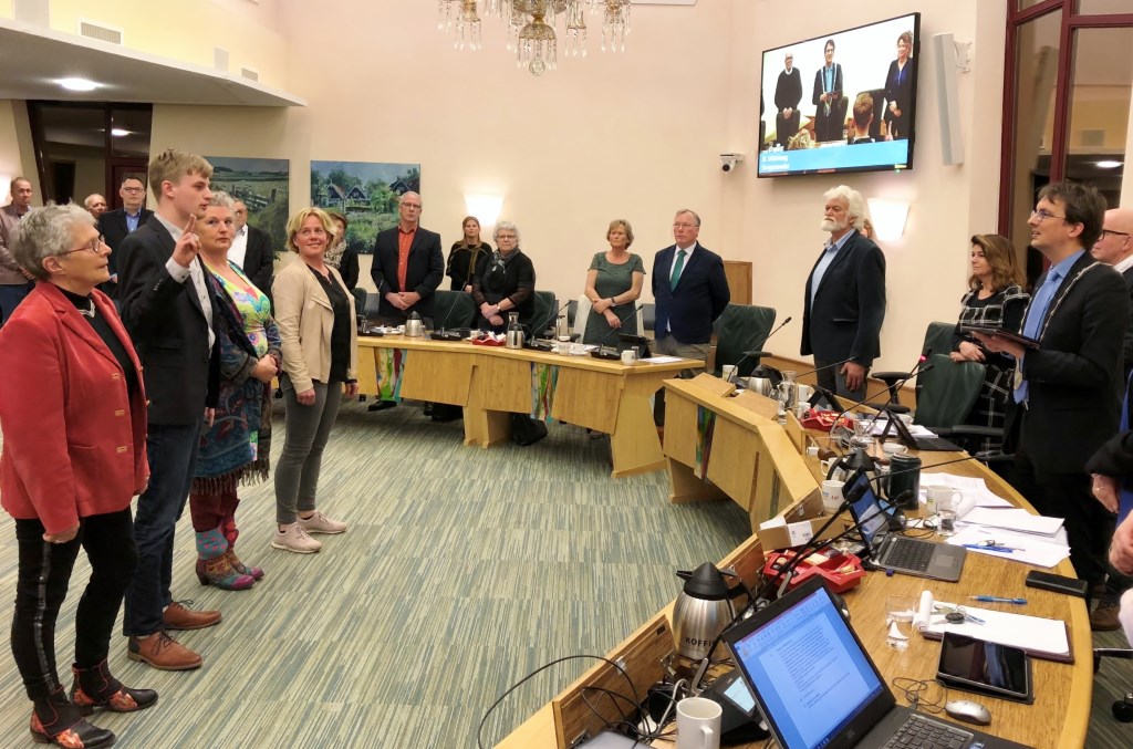 Installatie van de nieuwe commissieleden in de raadzaal.
