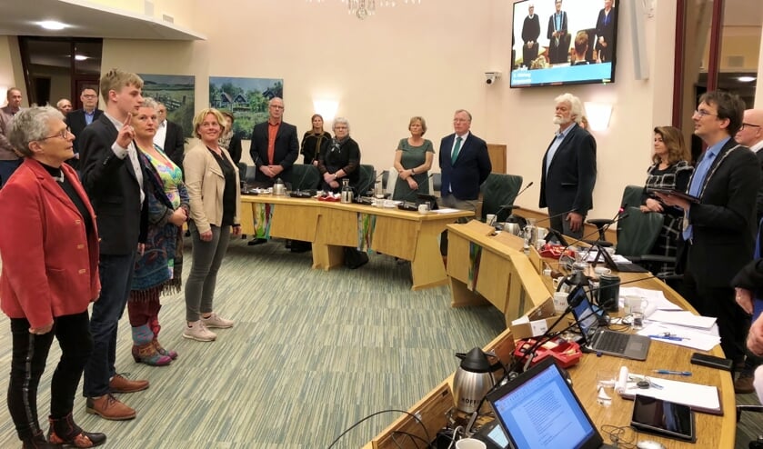 Installatie van de nieuwe commissieleden in de raadzaal.