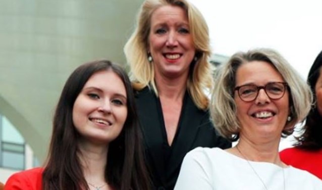 Renate Smit (links) met de twee andere genomineerden voor de titel.