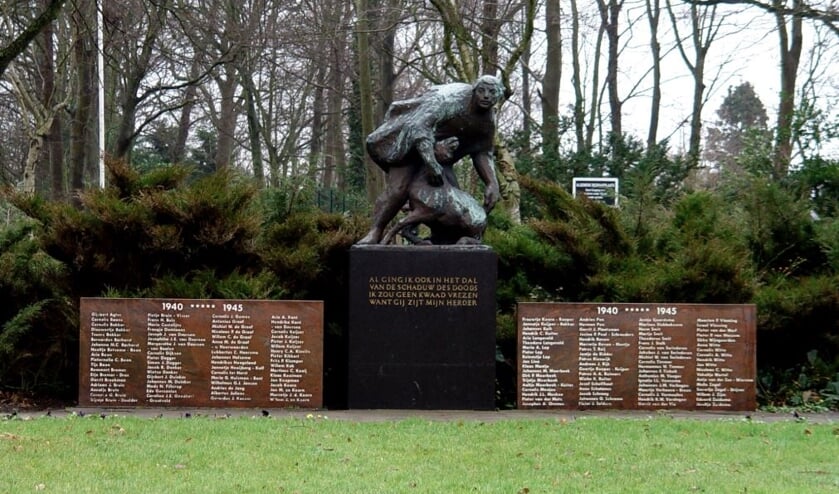 Oorlogsmonument De Goede Herder bij de ingang van de begraafplaats aan de Kogerstraat