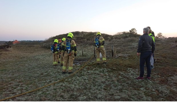 Inspectie van het gebied waar de brand was.