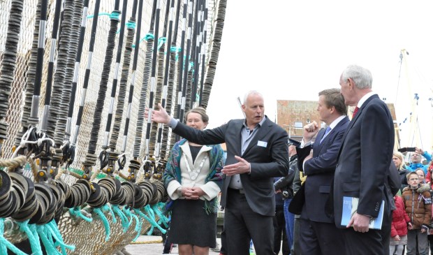 Precies vijf jaar geleden gaf visserijvoorman Maarten Drijver op de haven van Oudeschild uitleg aan koning Wilem-Alexander over de pulsvisserij.